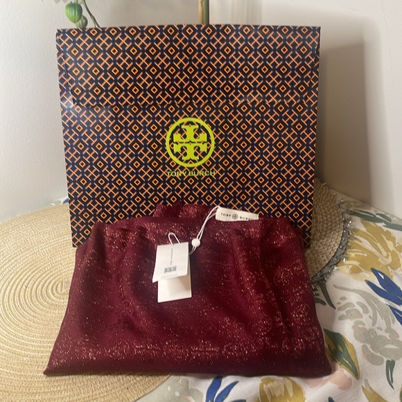 BNWT: Tory Burch scarf metallic burgundy. - Picture 12 of 14